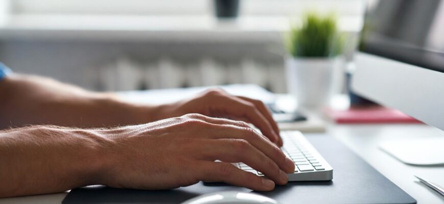 7 упражнений для рук и запястий при постоянной работе за клавиатурой